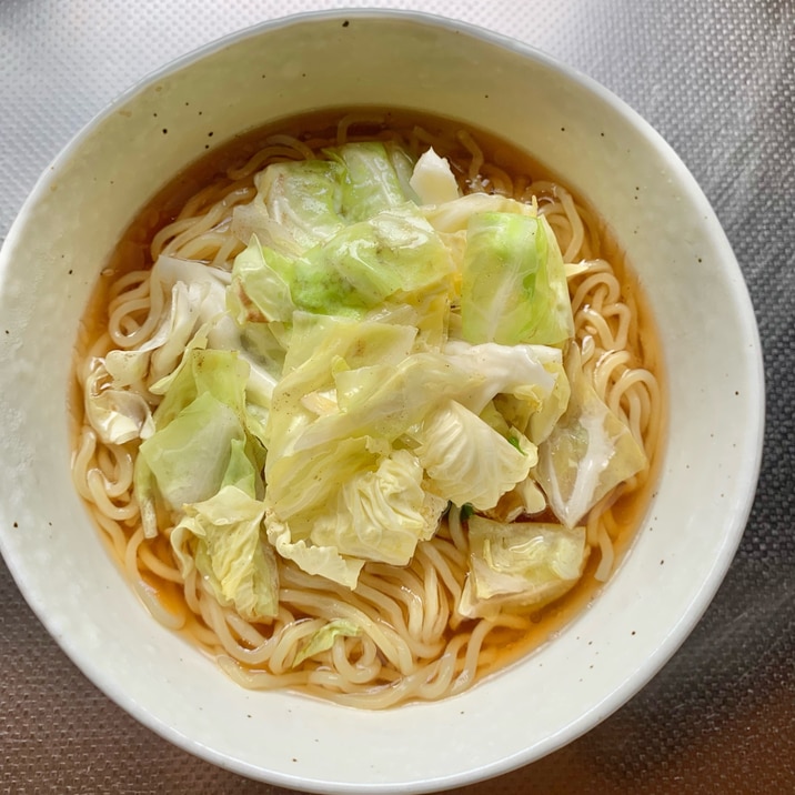 キャベツ炒めのせ醤油ラーメン